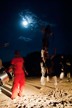 Tumaini Group, forestilling i natten